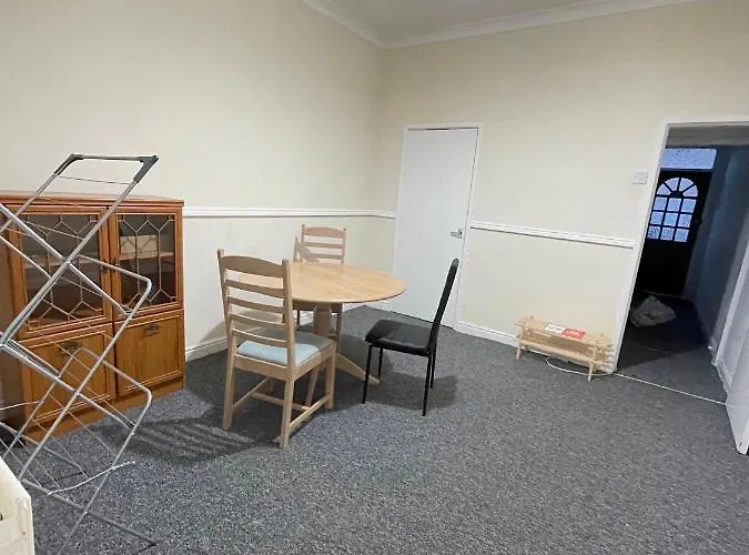 Private Double Room Near City Centre, Coventry