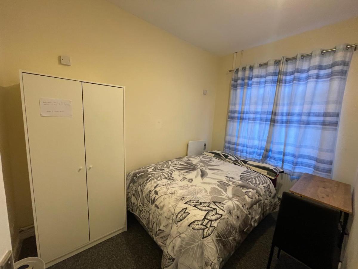 Private Double Near Centre,