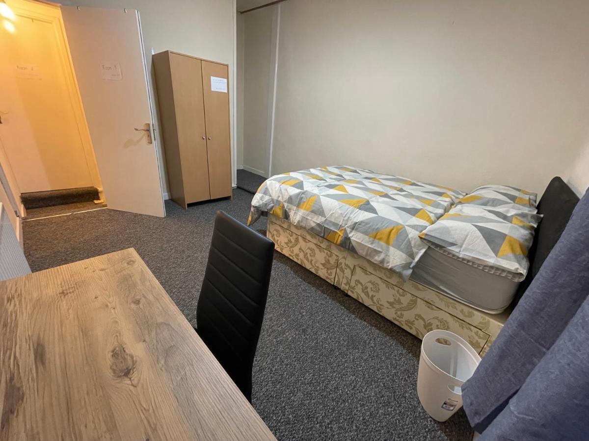 Private Double Near Centre,
